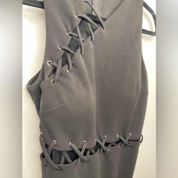 Black Dress - Picture 4 of 6